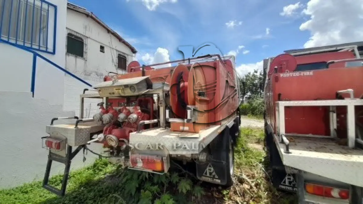 LOTE 002 - SUCATA DE CARROCERIA DE MIDLUM 220.14  / SUCATA DE WEEKEND ADVENTURE