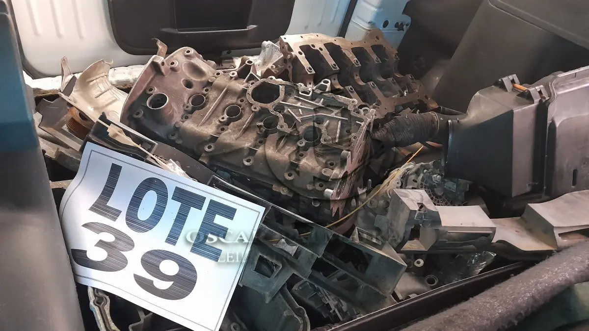 LOTE 039 - VEÍCULO: RENAULT/DUSTER 16 4X2 (MOTOR SOLTO E INCOMPLETO), ANO/MOD 2014/2015