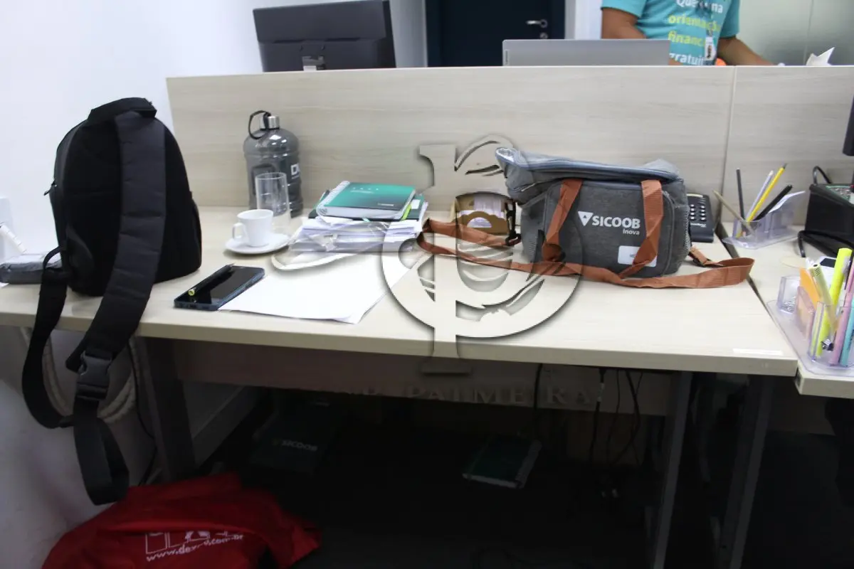 LOTE 0255 - MÓVEL DE ESCRITÓRIO