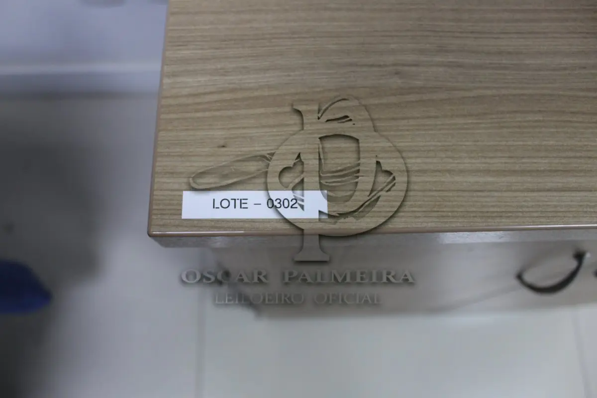 LOTE 0302 - MÓVEL DE ESCRITÓRIO