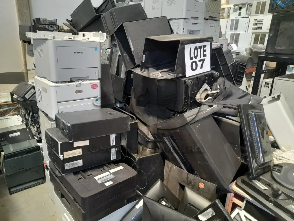 LOTE 007 - DIVERSOS MATERIAIS ELETRÔNICOS/INFORMÁTICA COMPOSTO