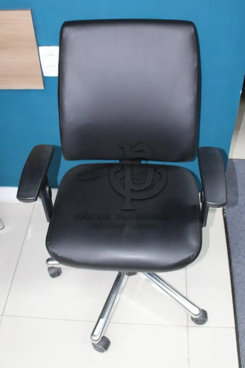 LOTE 0300 - MÓVEL DE ESCRITÓRIO