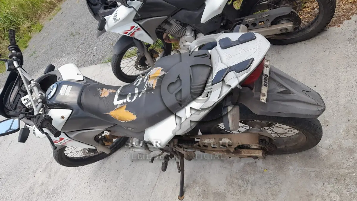 LOTE 032 - VEÍCULO: HONDA/XRE 300 (MOTOR INCOMPLETO), ANO/MOD 2013/2013