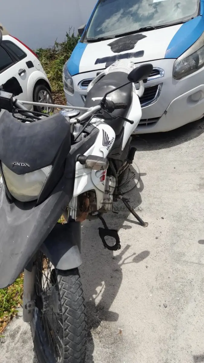 LOTE 031 - VEÍCULO: HONDA/XRE 300 (MOTOR INCOMPLETO), ANO/MOD 2013/2013