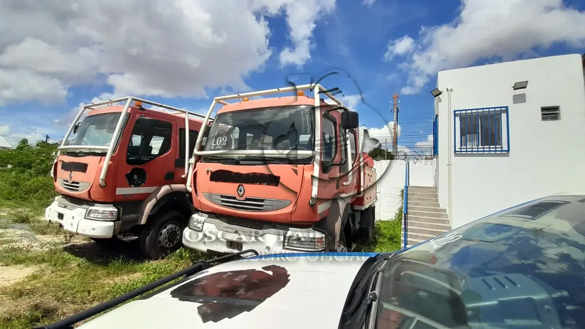 LOTE 002 - SUCATA DE CARROCERIA DE MIDLUM 220.14  / SUCATA DE WEEKEND ADVENTURE