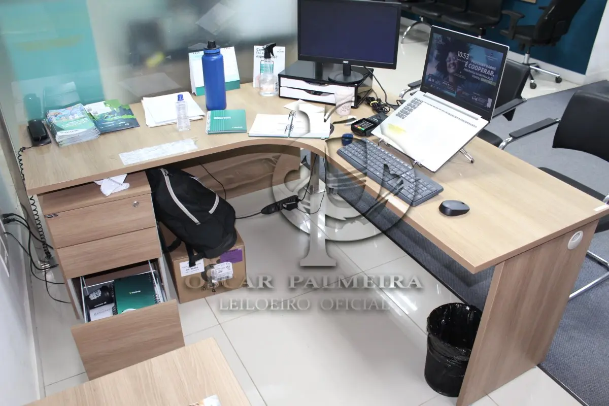 LOTE 0301 - MÓVEL DE ESCRITÓRIO