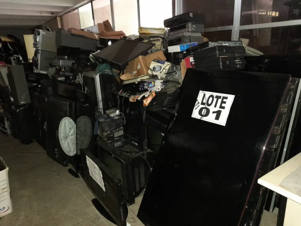 LOTE 001 - DIVERSOS MATERIAIS ELETRÔNICOS/INFORMÁTICA COMPOSTO