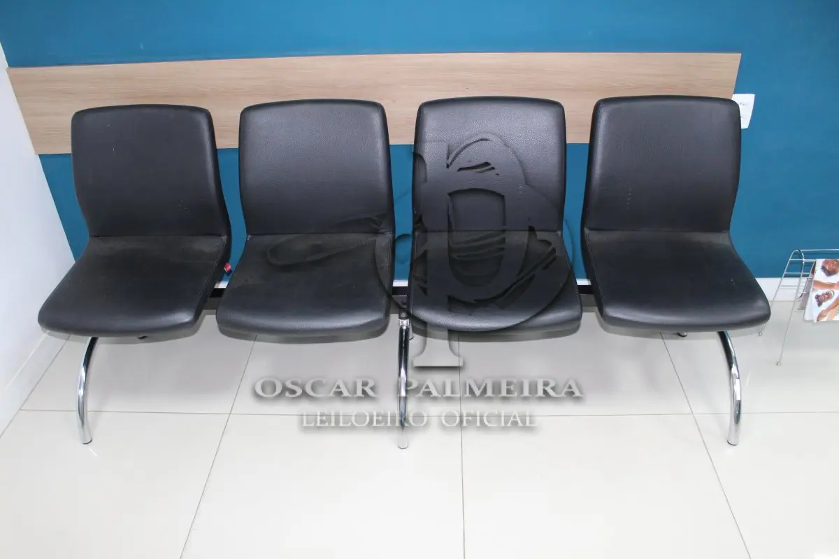 LOTE 0303 - MÓVEL DE ESCRITÓRIO