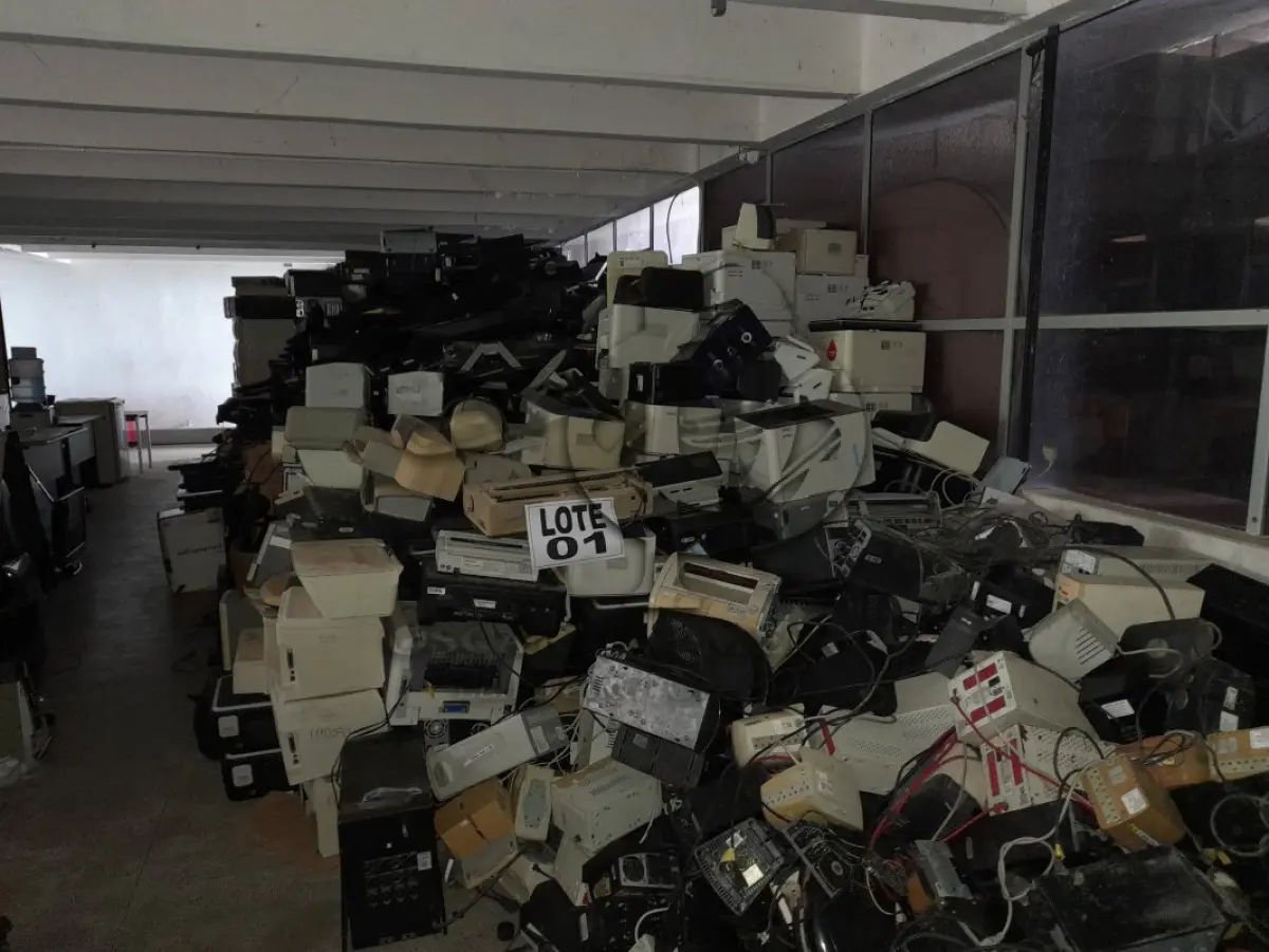 LOTE 001 - DIVERSOS MATERIAIS ELETRÔNICOS/INFORMÁTICA COMPOSTO