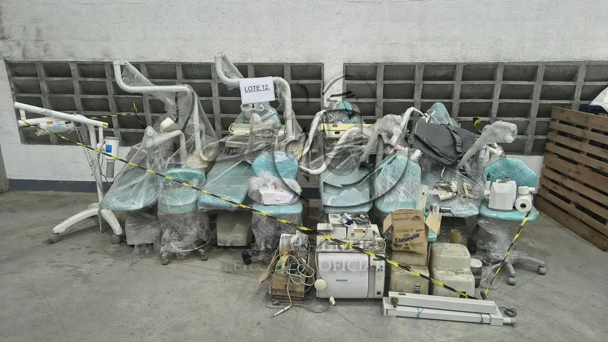 LOTE 012 - DIVERSOS EQUIPAMENTOS ODONTOLOGICOS