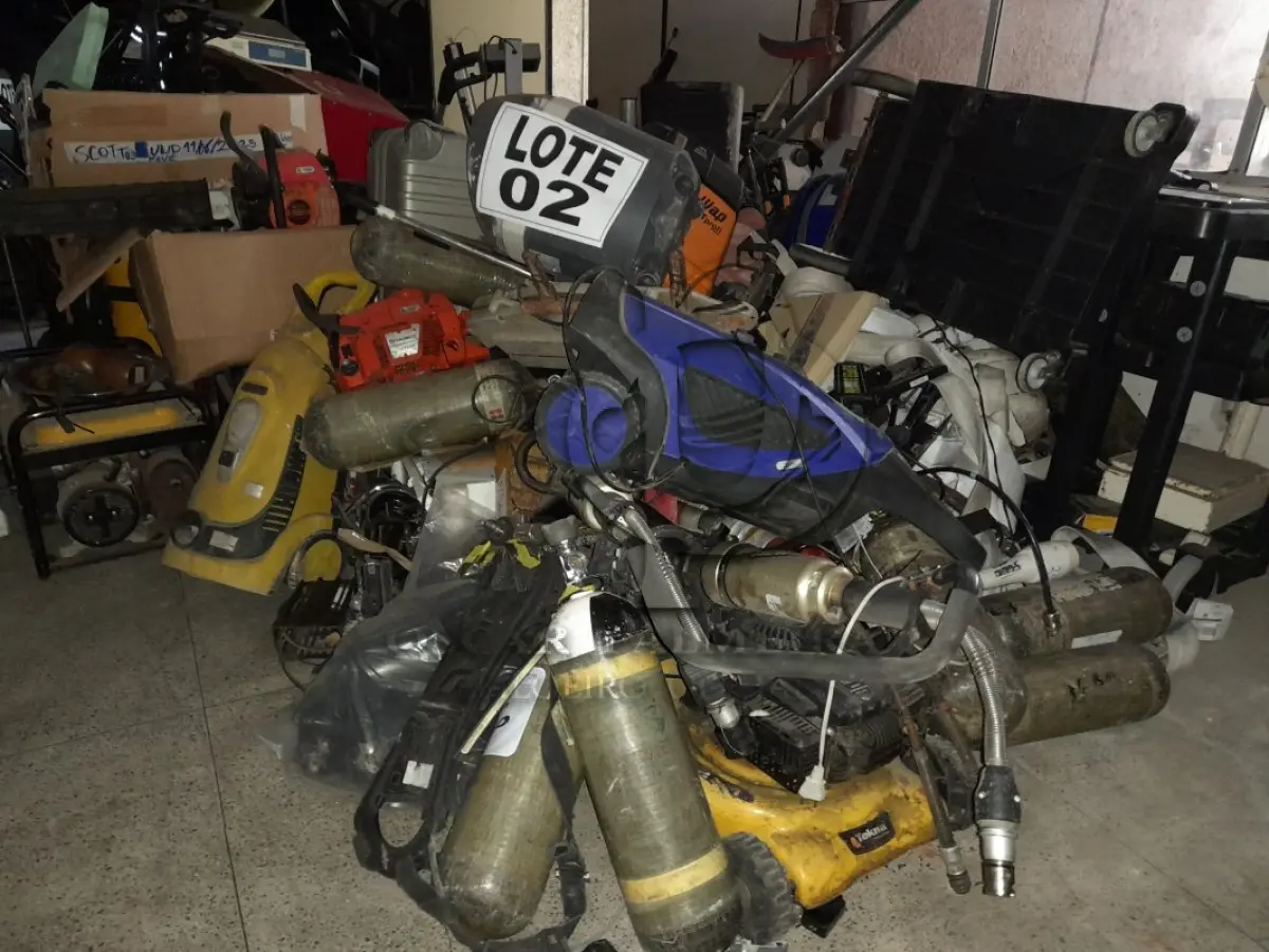 LOTE 002 - DIVERSOS BENS MÓVEIS COMPOSTO