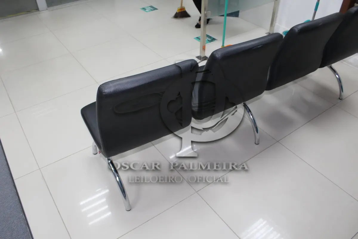 LOTE 0303 - MÓVEL DE ESCRITÓRIO