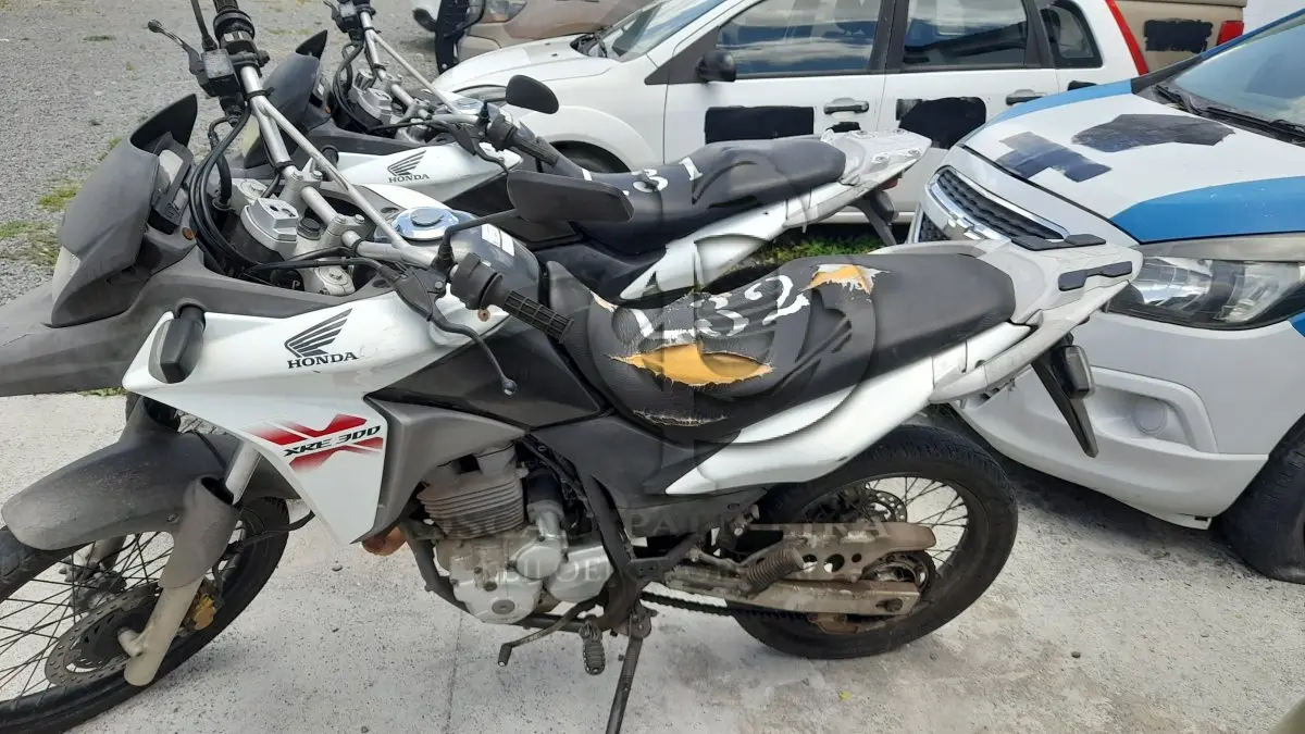 LOTE 032 - VEÍCULO: HONDA/XRE 300 (MOTOR INCOMPLETO), ANO/MOD 2013/2013