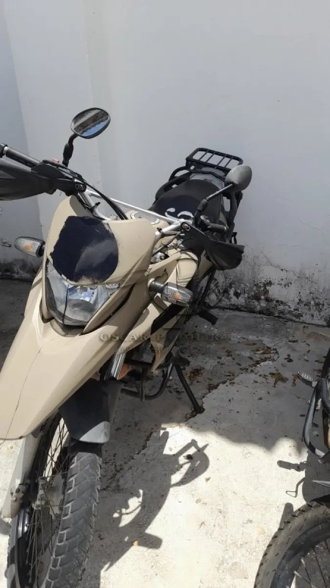 LOTE 036 - VEÍCULO: HONDA/XLRE 300 (MOTOR INCOMPLETO), ANO/MOD 2017/2017