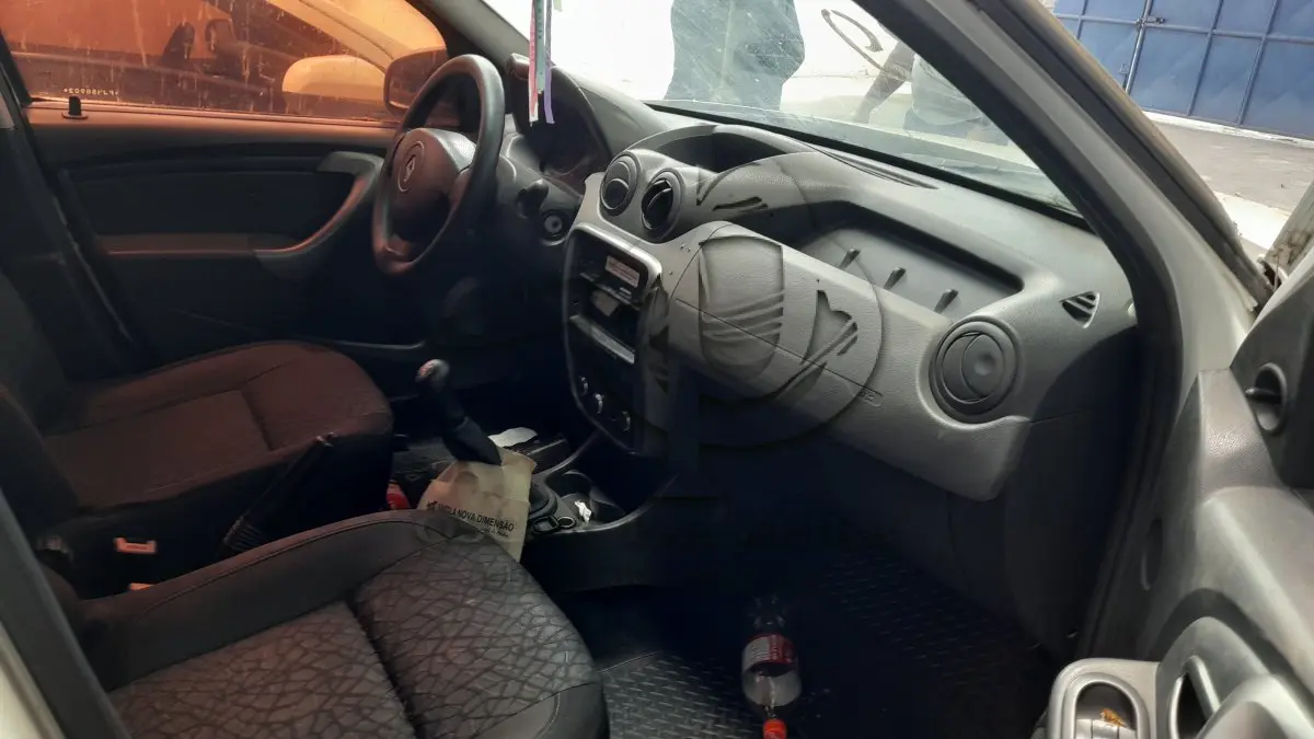 LOTE 039 - VEÍCULO: RENAULT/DUSTER 16 4X2 (MOTOR SOLTO E INCOMPLETO), ANO/MOD 2014/2015