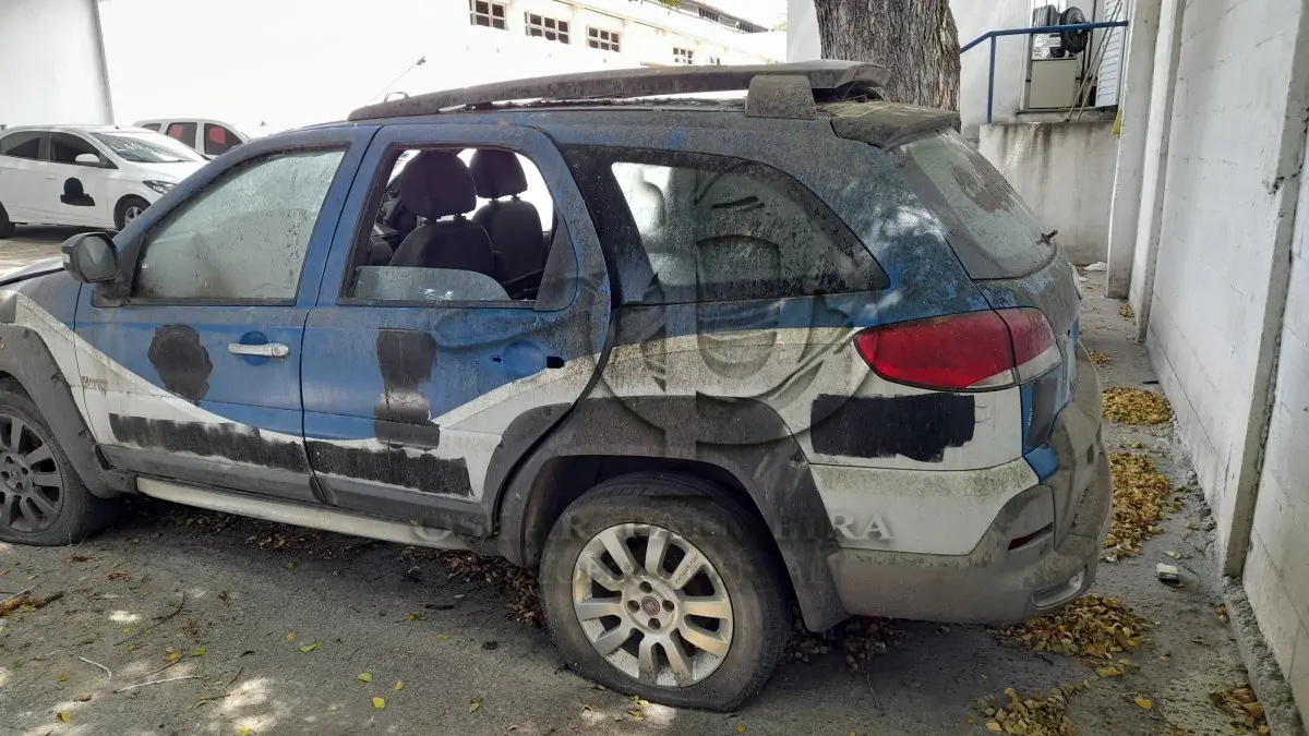 LOTE 002 - SUCATA DE CARROCERIA DE MIDLUM 220.14  / SUCATA DE WEEKEND ADVENTURE