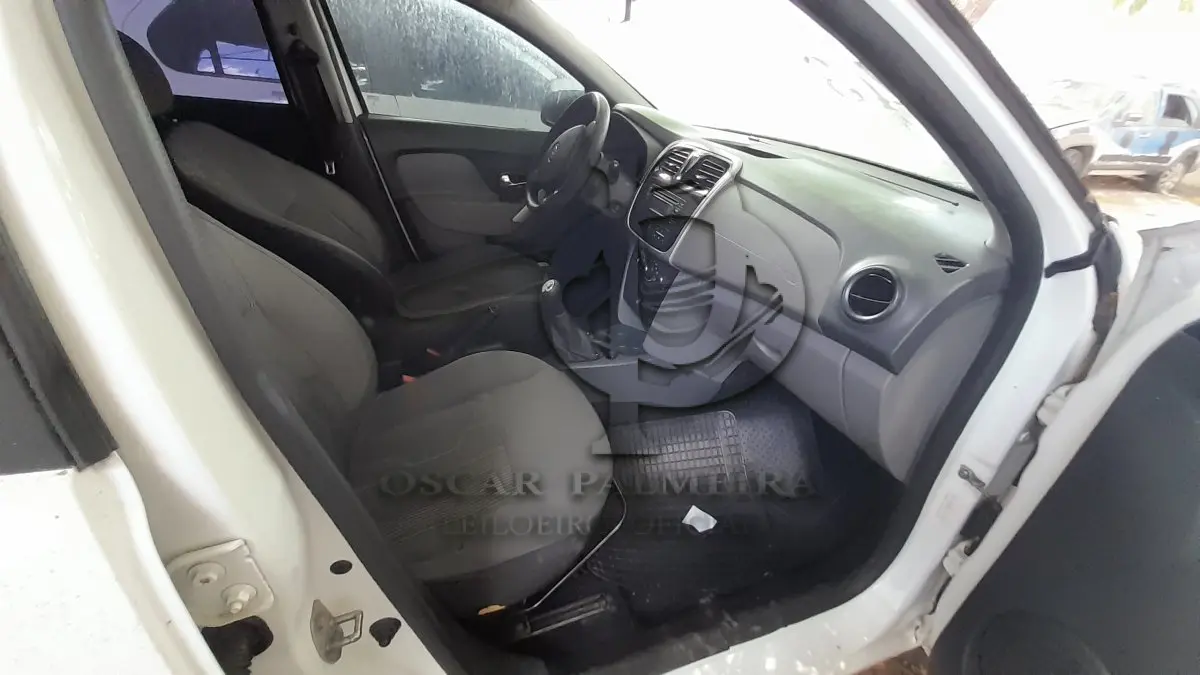 LOTE 043 - VEÍCULO: RENAULT/LOGAN EXP 16 SCE  (MOTOR INCOMPLETO), ANO/MOD 2017/2017