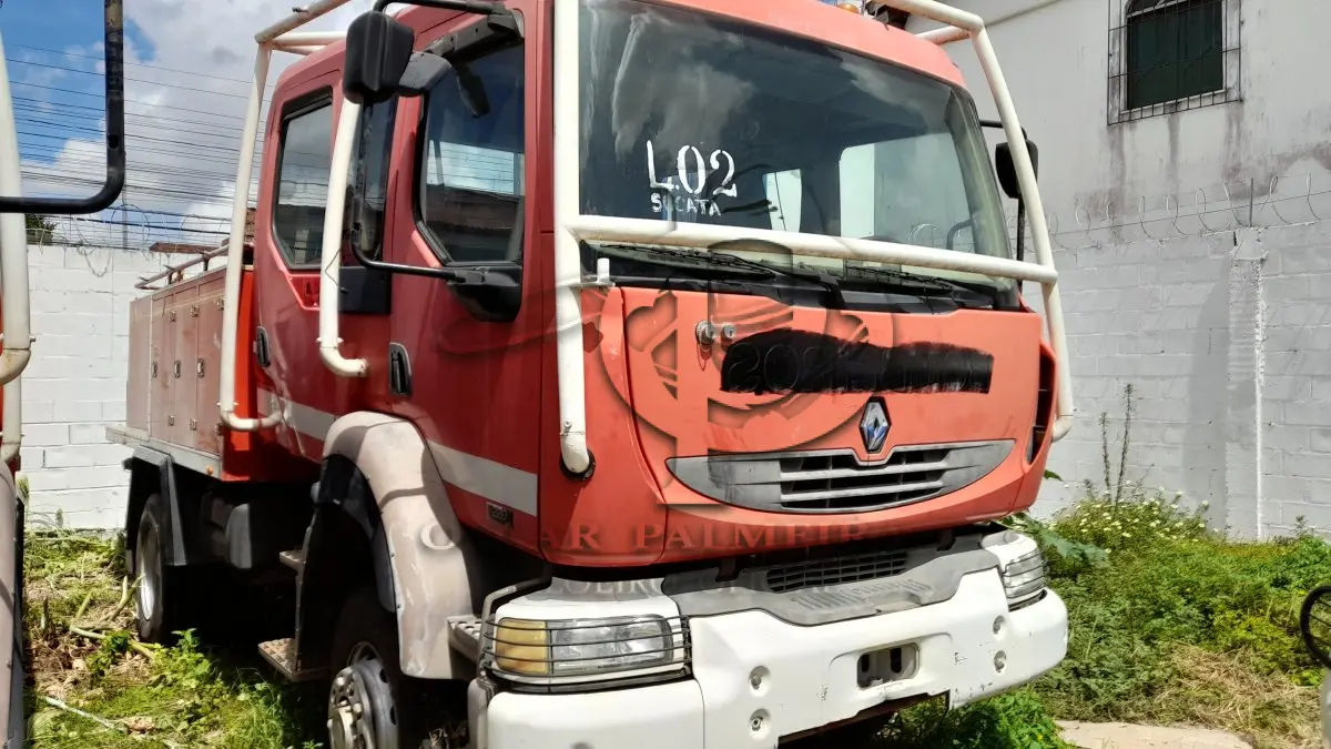 LOTE 002 - SUCATA DE CARROCERIA DE MIDLUM 220.14  / SUCATA DE WEEKEND ADVENTURE