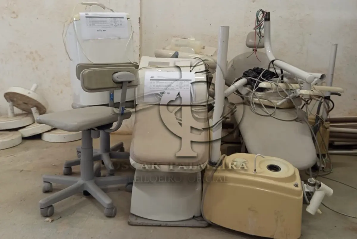 LOTE 001 - CONJUNTO DE EQUIPAMENTOS ODONTOLOGICOS