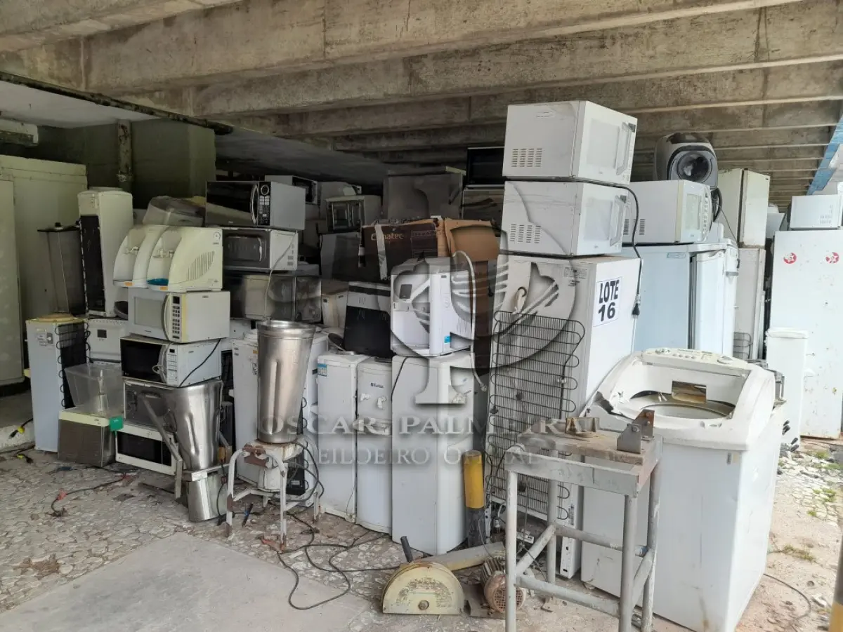 LOTE 016 - DIVERSOS BENS MÓVEIS COMPOSTO