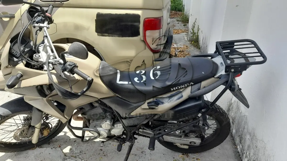 LOTE 036 - VEÍCULO: HONDA/XLRE 300 (MOTOR INCOMPLETO), ANO/MOD 2017/2017