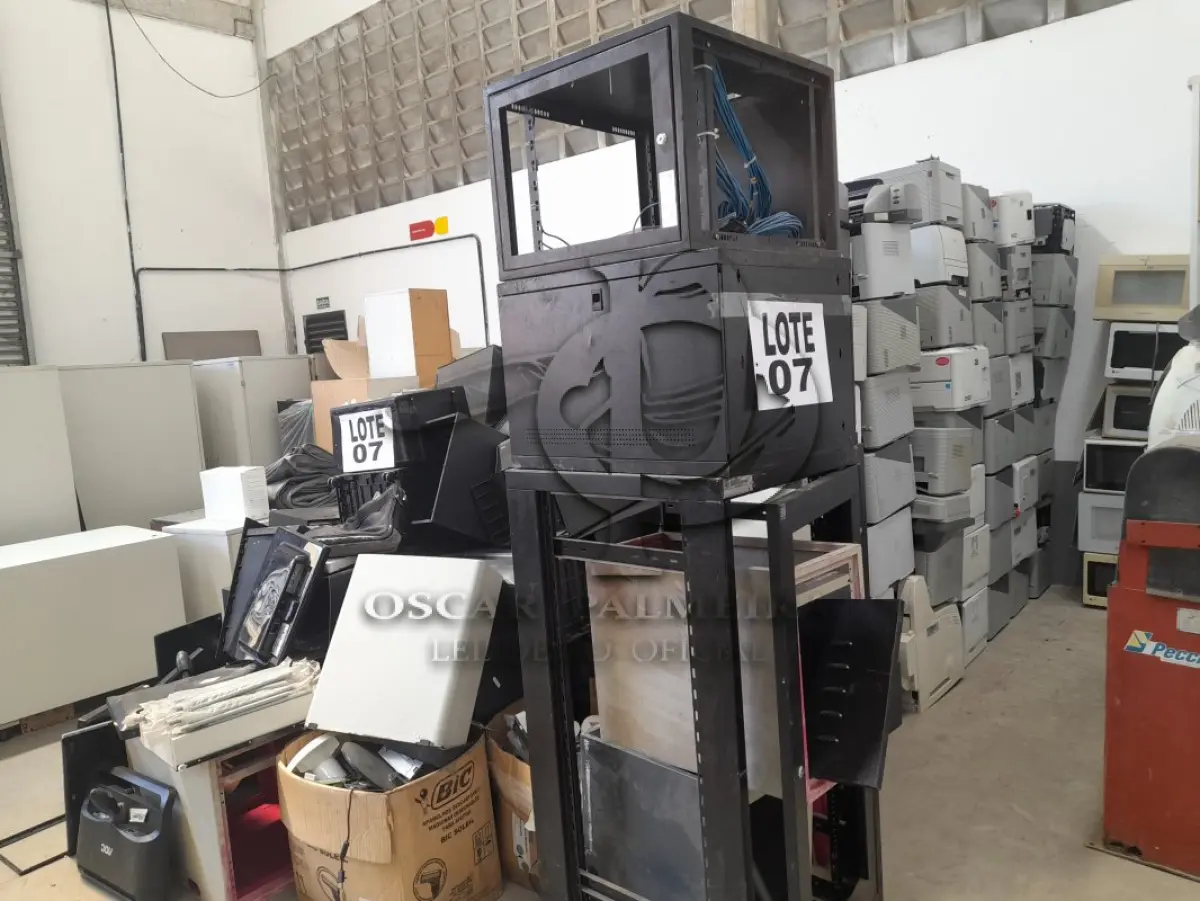 LOTE 007 - DIVERSOS MATERIAIS ELETRÔNICOS/INFORMÁTICA COMPOSTO