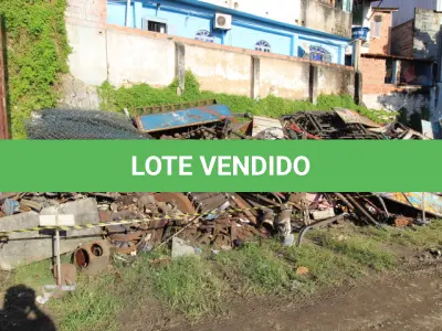 LOTE 012 - DIVERSOS MATERIAIS DE FERRO COMPOSTO DE:  SUCATA DE FERRO, MADEIRA, ALUMINIO, CONDICIONADORES DE AR, FERRO, PVC, INOX, GRADES EM FERRO 