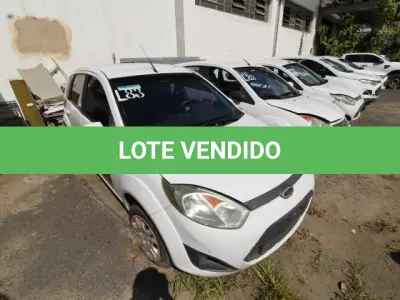 LOTE 083 - VEÍCULO; MARCA/MODELO: FORD/FIESTA 1.6 FLEX FAB/MOD: 2013/2014 PLACA: OUJ2475 CHASSI: 9BFZF55P3E8018368