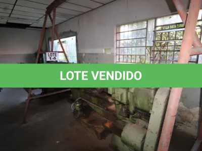 LOTE 014 - DIVERSOS MATERIAIS DE FERRO COMPOSTO DE: CAVALETES EM FERRO, CONJUNTO DE BLOCAS, PLAINAS, TORNO, FURADEIRAS, ESMERIL, ARMARIO EM AÇO DE 06 GAVETAS, BANCADA DE MESA EM AÇO 01 GAVETA