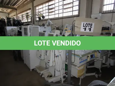 LOTE 011 - DIVERSOS MATERIAIS HOSPITALARES COMPOSTO DE: FOCOS DE LUZ, TENSIOMETROS, BALANÇAS, CADEIRAS DE RODAS, RELÓGIOS PARA LABORATÓRIOS, AUTOCLAVES, SISTEMA DE COMPRESSÃO PARA AUXÍLIO AO RETORNO VENOSO, APARELHOS NEGATOSCÓPIO, ASPIRADOR CIRÚRGICO, OXIMETROS DE PULSO, OSCILOSCÓPIOS ANALÓGICOS, CARROS DE RAIO X, NEGATOSCÓPIOS, APARELHO DE HEMODIÁLISE, POLTRONA PARA HEMODIÁLISE, BERÇOS, CENTRÍFUGA, CARRO DE ANESTESIA, MONITORES PARA MONITORIZAÇAO DE PACIENTE, CAIXAS CIRUÚRGICAS, ARMÁRIOS VITRINE, CADEIRAS DE BANHO, APARELHO DE ULTRA-SOM, MONITOR MULTIPARAMETRICO, MESA HOSPITALAR AUXILIAR
