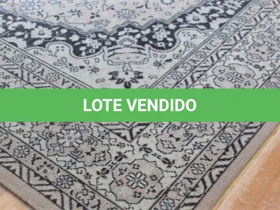 LOTE 062 - TAPETE
