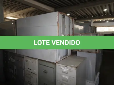 LOTE 009 - DIVERSOS MATERIAIS DE ESCRITÓRIO COMPOSTO DE: ARQUIVOS EM AÇO, ESTANTES EM AÇO