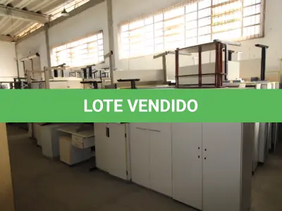 LOTE 007 - DIVERSOS MATERIAIS DE ESCRITÓRIO COMPOSTO DE: ARMÁRIOS EM MADEIRA, MESAS PARA ESCRITÓRIO, GAVETEIROS EM MADEIRA, MESAS PARA COMPUTADOR, QUADROS BRANCO