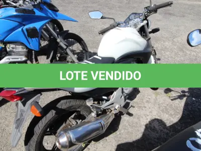 LOTE 102 - VEÍCULO; MARCA/MODELO: HONDA/CB 300R FAB/MOD: 2012/2012 PLACA: OLB0278 CHASSI: 9C2NC4310CR074090