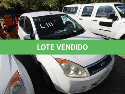 LOTE 010 - VEÍCULO: MARCA/MODELO: FORD/FIESTA 1.6 FLEX; FAB/MOD: 2009/2009; PLACA: JSL4685; CHASSI: 9BFZF55P098434254