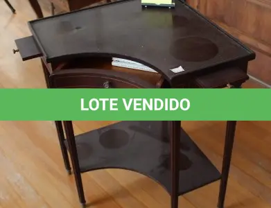 LOTE 011 - MESA DE CANTO