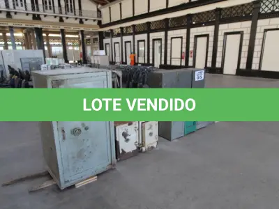 LOTE 005 - DIVERSOS MATERIAIS DE ESCRITÓRIO COMPOSTO DE: COFRES EM AÇO