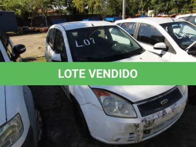 LOTE 007 - VEÍCULO: MARCA/MODELO: FORD/FIESTA 1.6 FLEX; FAB/MOD: 2009/2009; PLACA: JSL2317; CHASSI: 9BFZF55P798434252