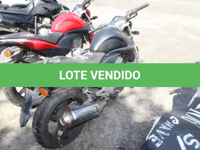 LOTE 105 - VEÍCULO; MARCA/MODELO: HONDA/CB 300R FAB/MOD: 2012/2012 PLACA: OLC9843 CHASSI: 9C2NC4310CR070470