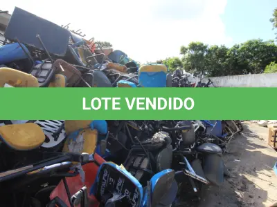 LOTE 024 - DIVERSOS MATERIAIS DE ESCRITÓRIO COMPOSTO DE: SOFÁS, LONGARINAS, POLTRONAS, CADEIRAS FIXAS, CADEIRAS GIRATORIAS, CADEIRAS PLASTICAS, CADEIRAS ESCOLARES