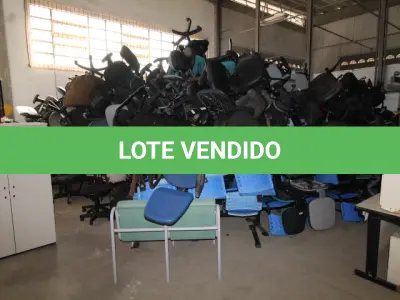 LOTE 006 - DIVERSOS MATERIAIS ESCRITÓRIO COMPOSTO DE: LONGARINAS, CADEIRAS FIXAS, CADEIRAS GIRATÓRIAS, POLTRONAS, CADEIRAS PLÁSTICAS, SOFÁ