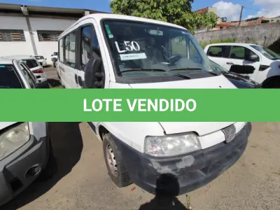 LOTE 050 - VEÍCULO; MARCA/MODELO: PEUGEOT/BOXER M330M 2.3 FAB/MOD: 2014/2014 PLACA: OZE4710 CHASSI: 936ZBWMMBE2133263
