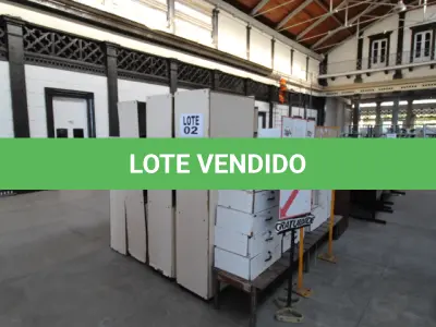 LOTE 002 - DIVERSOS MATERIAIS DE ESCRITÓRIO COMPOSTO DE: CATRACAS, MESAS PARA COMPUTADOR, CADEIRAS FIXAS E GIRATÓRIAS, REFRIGERADORES, FOGÕES, BOTIJÕES, BEBEDOUROS, PURIFICADORES DE ÁGUA, APARELHOS TELEFÔNICOS, RACK DE FERRO, QUADROS DE AVISO, MESAS PARA ESCRITÓRIO, ARMÁRIOS EM MADEIRA, GAVETEIROS EM MADEIRA, BANCOS EM MADEIRA, BAÚ EM MADEIRA, TELEVISOR, CAFETEIRAS, FORNOS DE MICROONDAS, PORTA PASTAS SUSPENSAS DE FERRO