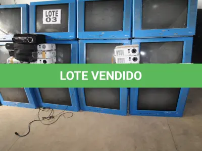 LOTE 003 - DIVERSOS MATERIAIS DE ESCRITÓRIO COMPOSTO DE:MONITORES EDUCACIONAIS, APARELHOS MULTIMÍDIA