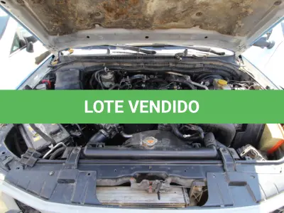 LOTE 065 - VEÍCULO; MARCA/MODELO: NISSAN/FRONTIER XE 4X2 FAB/MOD: 2012/2013 PLACA: OKI1181 CHASSI: 94DVCGD40DJ264189
