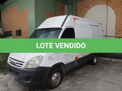 LOTE 004 - VEÍCULO - IVECO DAILY55C16 GRANFUR, ANO/MODELO 2010/2011.