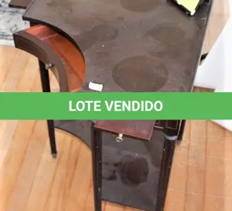 LOTE 083 - MESA DE CANTO