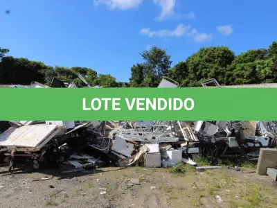 LOTE 027 - DIVERSOS MATERIAIS HOSPITALARES COMPOSTO DE: CADEIRAS DE RODAS, POLTRONAS RECLINÁVEIS, CADEIRAS DE BANHO, MACAS, BIOMBOS, NEGATOSCÓPIO, CAMAS, MESAS CABECEIRA, BERÇOS, MESA PARA ALTA CIRURGIA, ARMÁRIOS VITRINE, ESCADAS