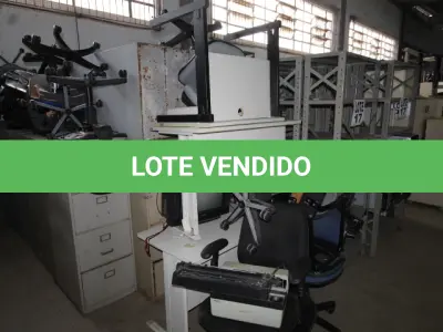 LOTE 017 - DIVERSOS MATERIAIS DE ESCRITÓRIO COMPOSTO DE: ESTANTES EM AÇO, ARQUIVOS EM AÇO, CADEIRAS, MESAS EM MADEIRA, TELEVISOR, CONEXÕES PARA MESA DE ESCRITÓRIO, ARMÁRIOS EM AÇO, CALCULADORAS, CPU'S, MÁQUINAS DE ESCREVER