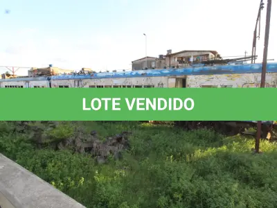 LOTE 002 - DIVERSOS MATERIAIS DE FERRO COMPOSTO DE:  02 VAGÕES DE TREM PARA PASSAGEIROS